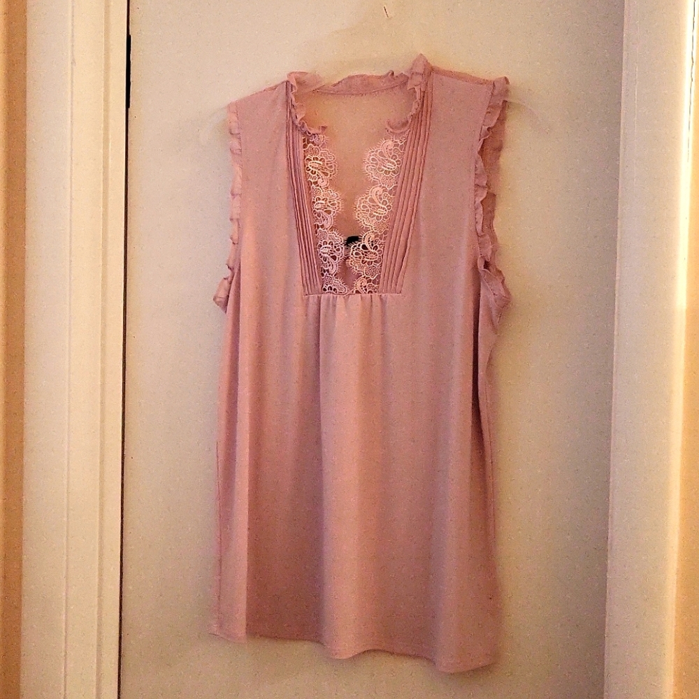 Blush pink sleevless Express blouse